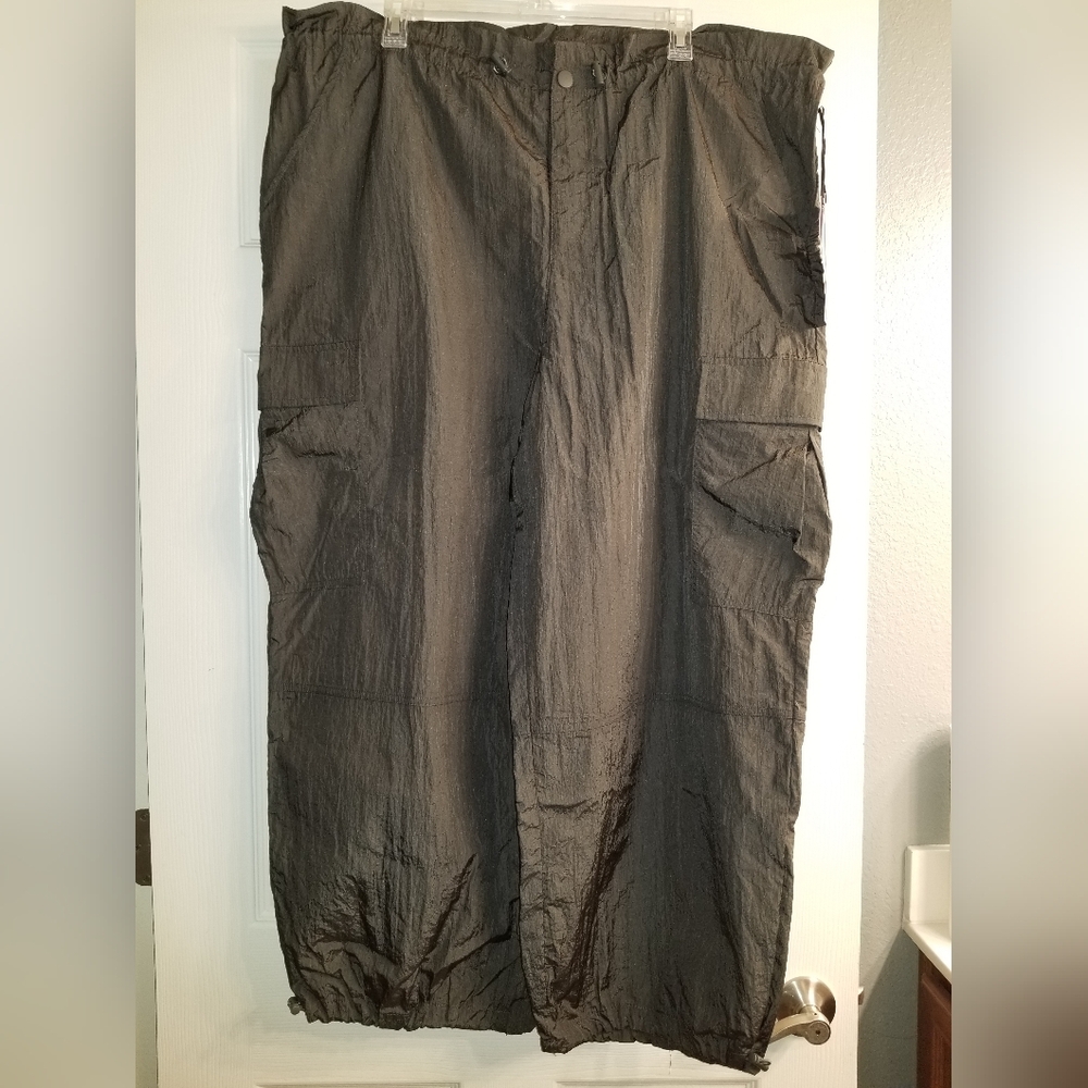 Women's Future Collective Alani Noelle Utility Nylon Gray Cargo Pants Size Large - Picture 3 of 6